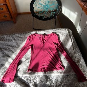 Maroon long sleeve with flowly end sleeves